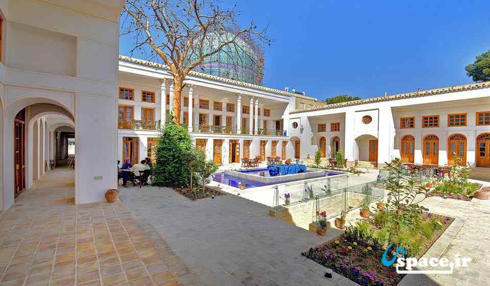 اقامتگاه سنتی کریاس اصفهان، دمپایی هتلی رادان