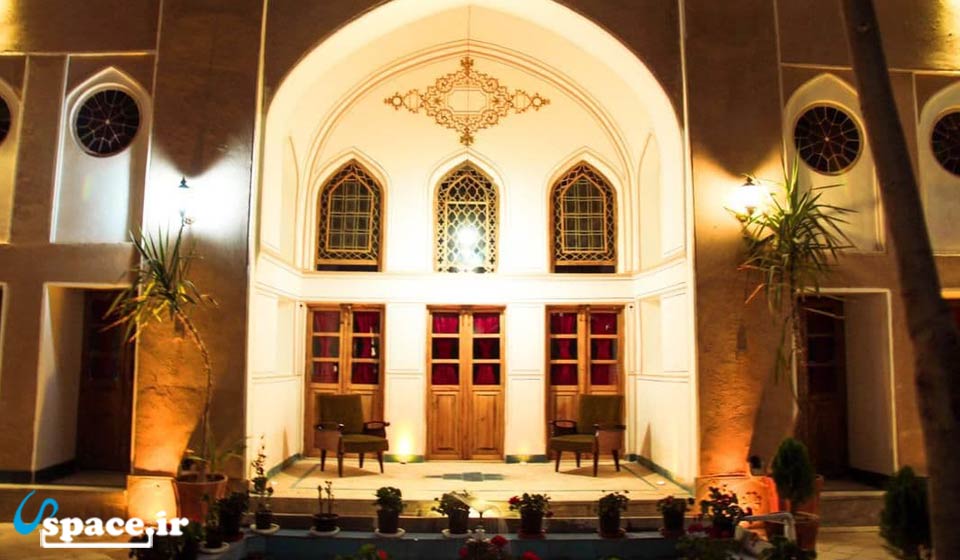 اقامتگاه سنتی یاس اصفهان، دمپایی هتلی رادان